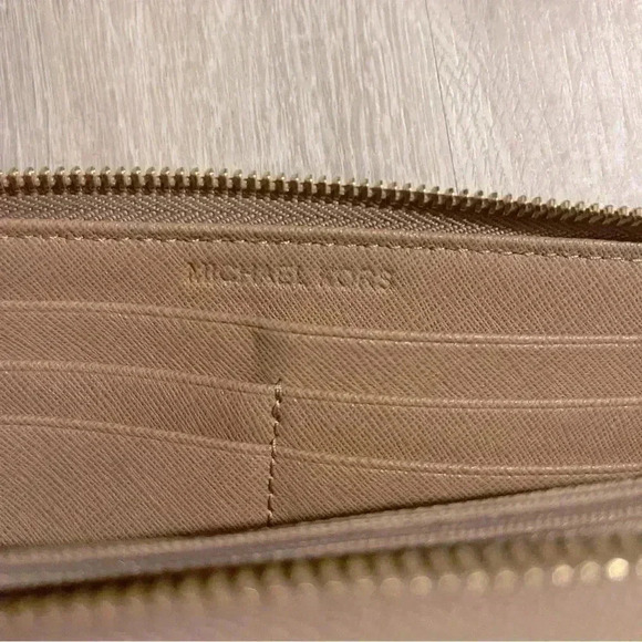 MICHAEL KORS Saffiano Leather Wallet - Picture 4 of 9